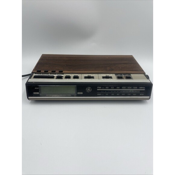Vintage GE General Electric 7-4638A Woodgrain Digital Alarm Clock - Picture 1 of 9